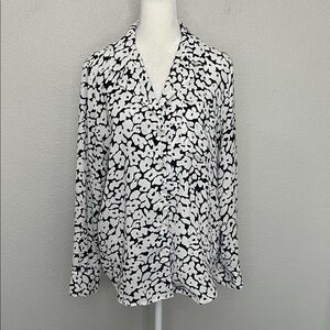 Who What Wear Black/White Floral Blouse Size Medium